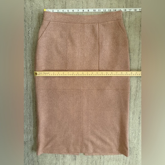 Anthropologie Current Air Clarisa Pencil Skirt
Subtle Pink Snake Print, size 10 - Picture 9 of 9
